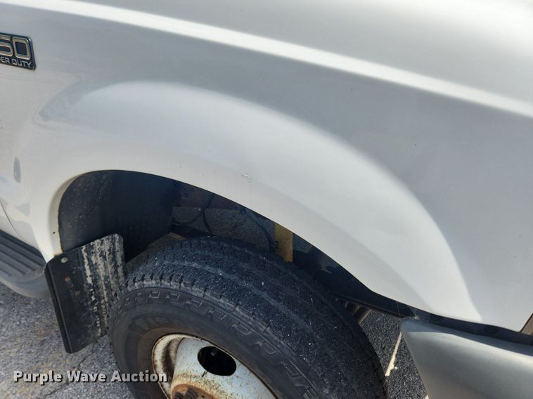 image for item LX9624 2003 Ford F350 Super Duty XL  flatbed pickup truck