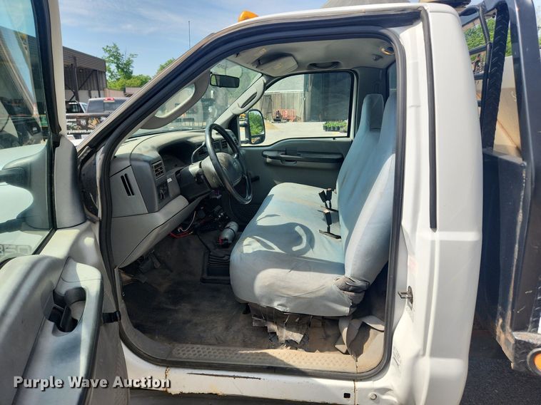 image for item LX9624 2003 Ford F350 Super Duty XL  flatbed pickup truck