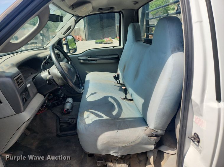 image for item LX9624 2003 Ford F350 Super Duty XL  flatbed pickup truck