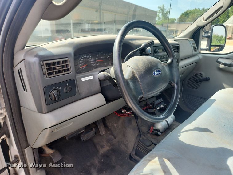 image for item LX9624 2003 Ford F350 Super Duty XL  flatbed pickup truck