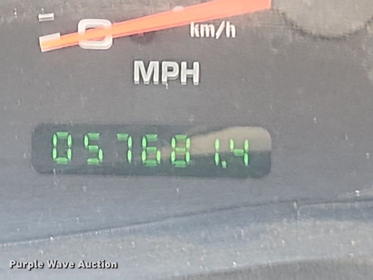 image for item LX9624 2003 Ford F350 Super Duty XL  flatbed pickup truck