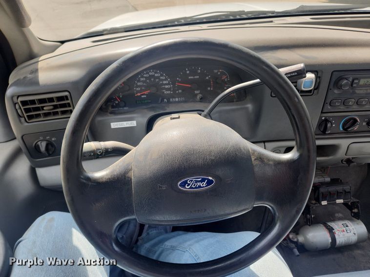 image for item LX9624 2003 Ford F350 Super Duty XL  flatbed pickup truck