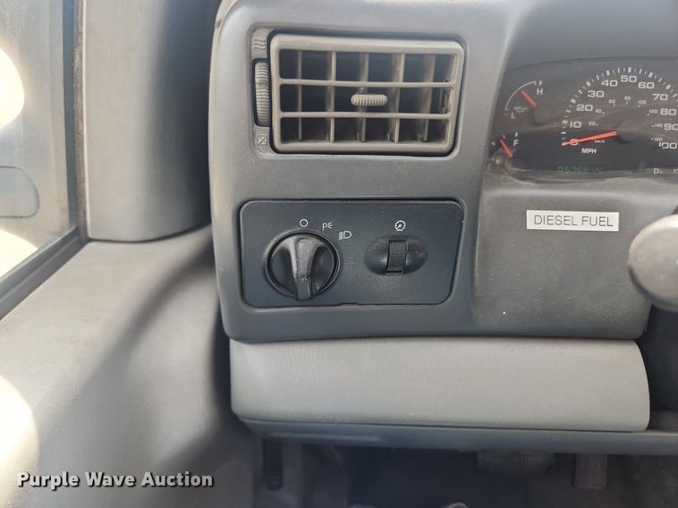 image for item LX9624 2003 Ford F350 Super Duty XL  flatbed pickup truck