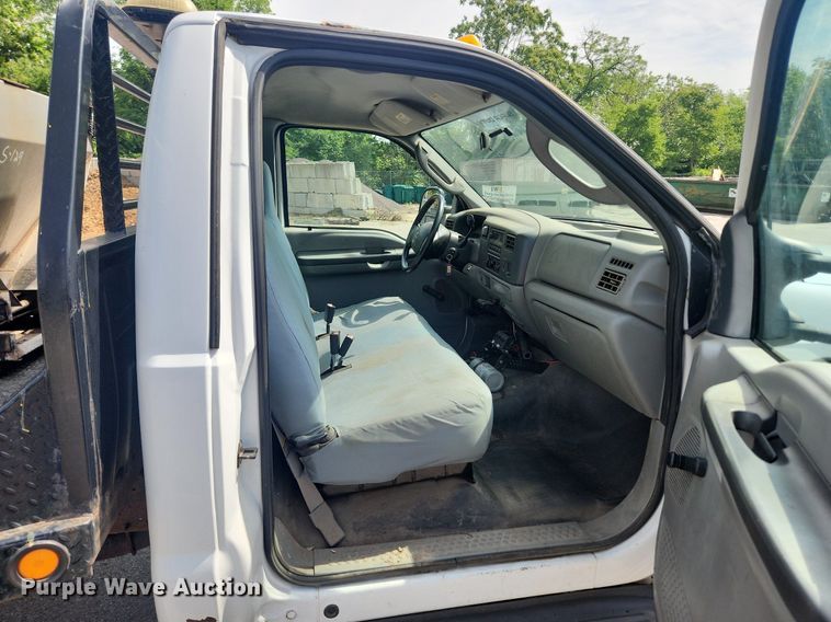 image for item LX9624 2003 Ford F350 Super Duty XL  flatbed pickup truck