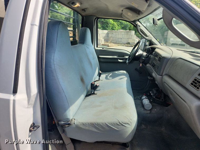 image for item LX9624 2003 Ford F350 Super Duty XL  flatbed pickup truck