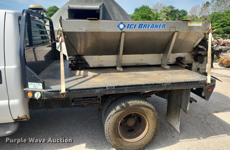 image for item LX9624 2003 Ford F350 Super Duty XL  flatbed pickup truck