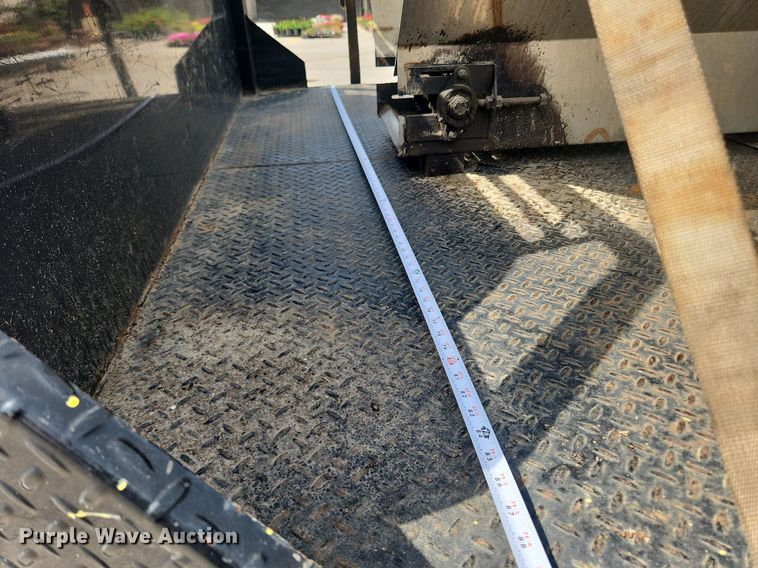 image for item LX9624 2003 Ford F350 Super Duty XL  flatbed pickup truck