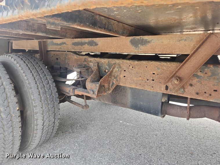 image for item LX9624 2003 Ford F350 Super Duty XL  flatbed pickup truck