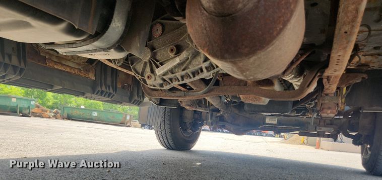 image for item LX9624 2003 Ford F350 Super Duty XL  flatbed pickup truck