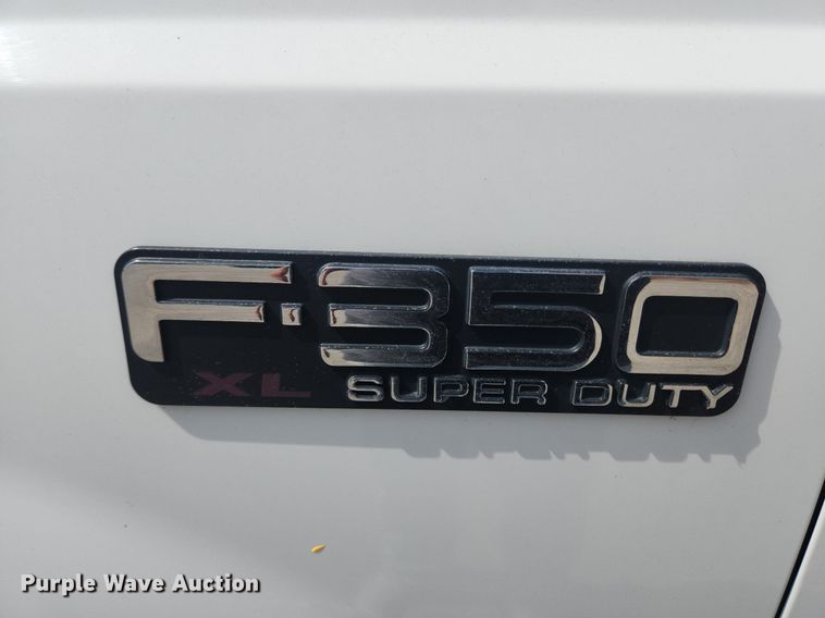 image for item LX9624 2003 Ford F350 Super Duty XL  flatbed pickup truck