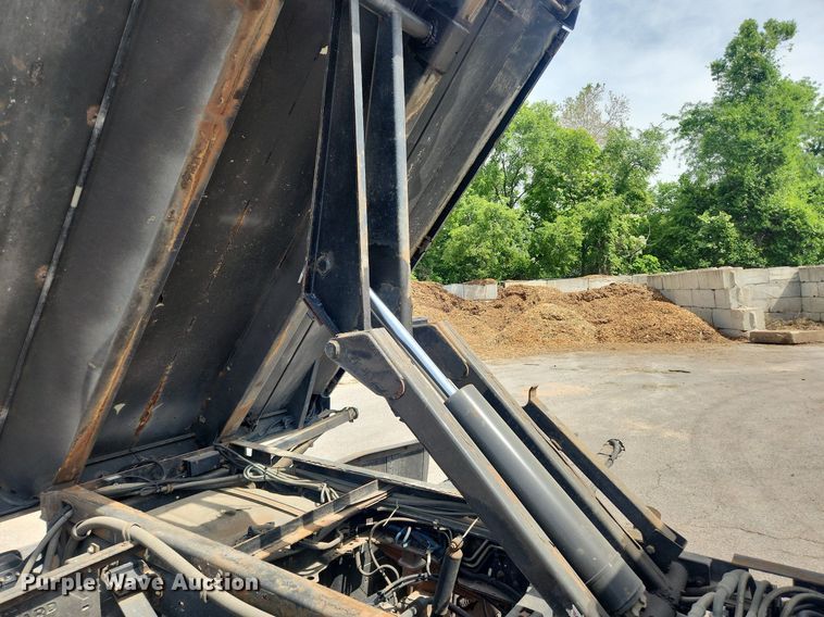 image for item LX9625 2012 Ford F550 Super Duty XL  dump flatbed truck