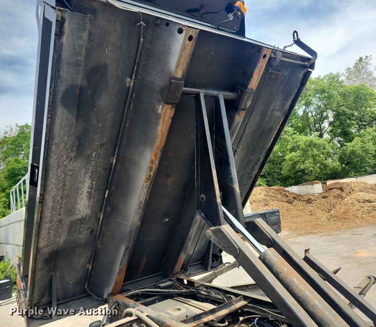 image for item LX9626 2012 Ford F550 Super Duty XL  dump flatbed truck