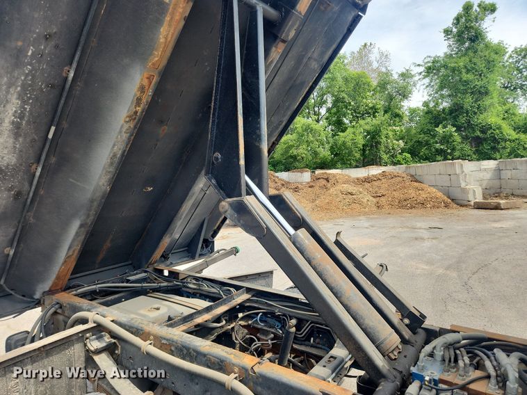 image for item LX9626 2012 Ford F550 Super Duty XL  dump flatbed truck