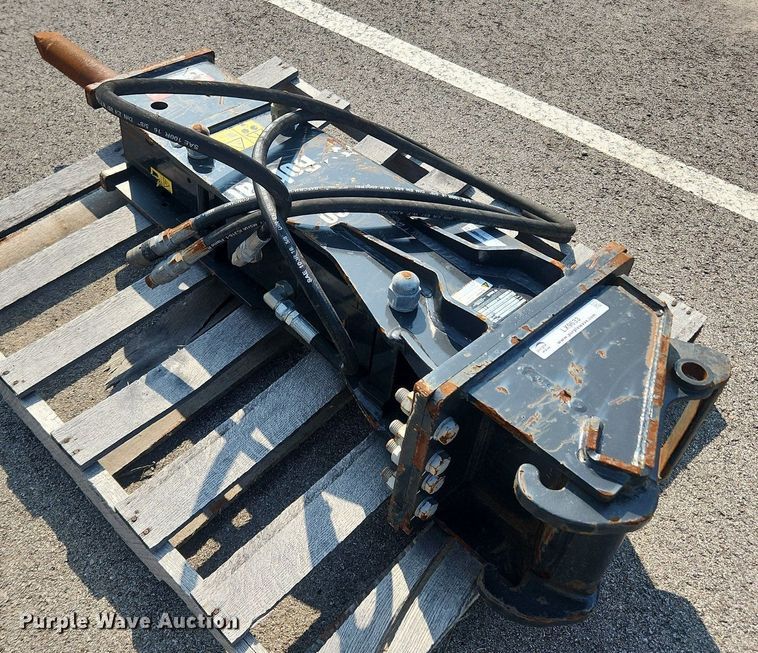 image for item LX9633 2018 Bobcat Breaker NB160  breaker