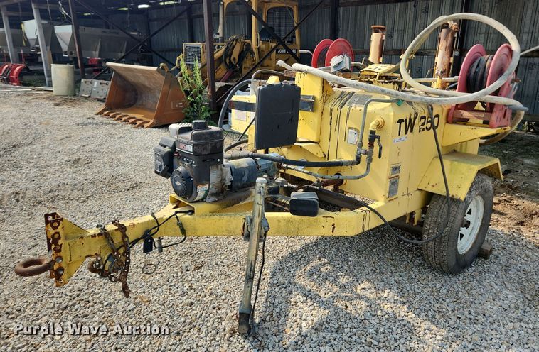 image for item LX9657 2005 Bomag Pro Tack TW250  melter applicator