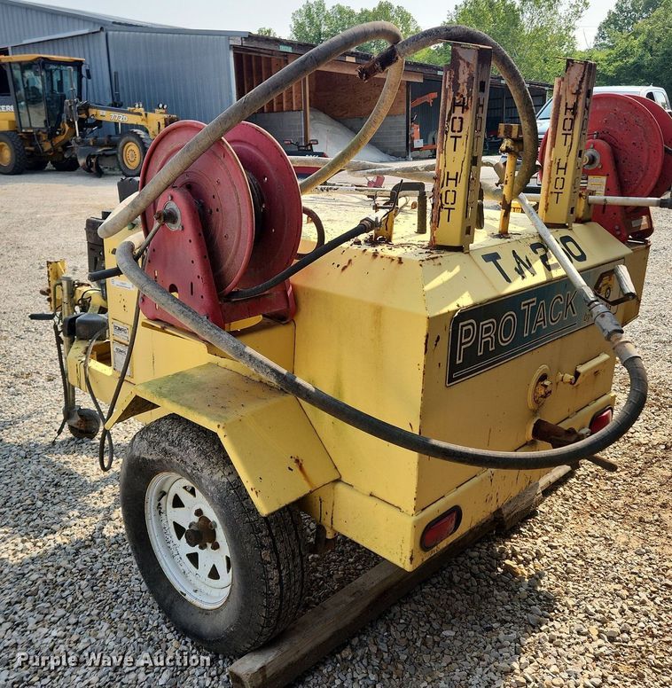 image for item LX9657 2005 Bomag Pro Tack TW250  melter applicator