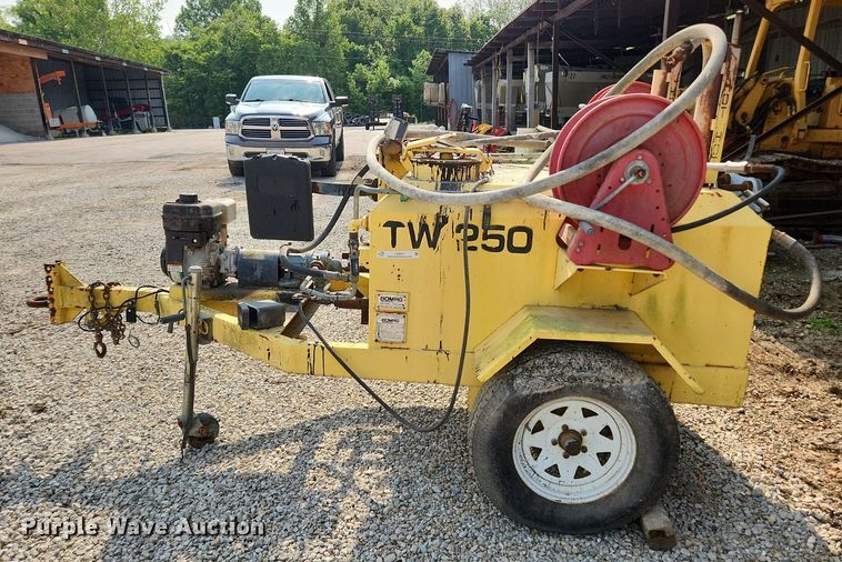 image for item LX9657 2005 Bomag Pro Tack TW250  melter applicator