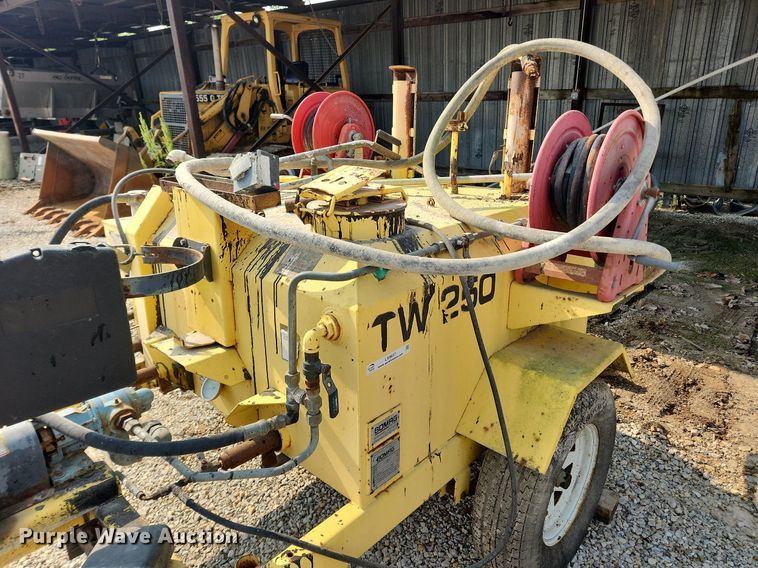 image for item LX9657 2005 Bomag Pro Tack TW250  melter applicator