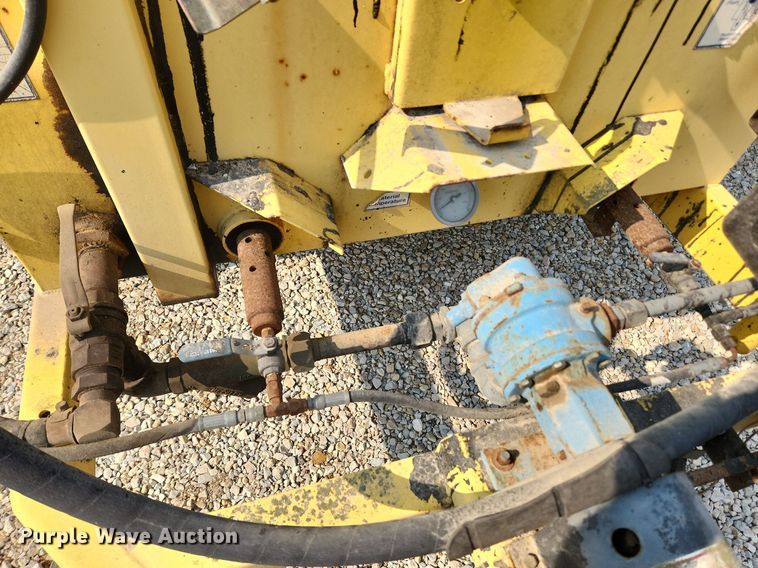 image for item LX9657 2005 Bomag Pro Tack TW250  melter applicator