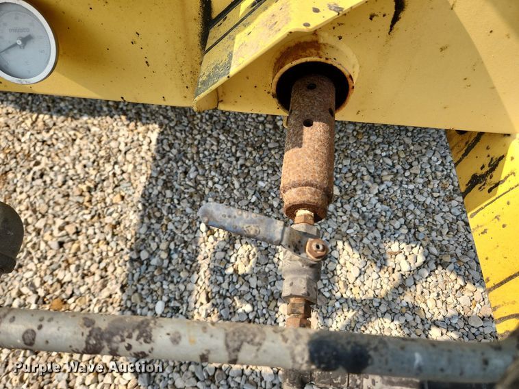 image for item LX9657 2005 Bomag Pro Tack TW250  melter applicator