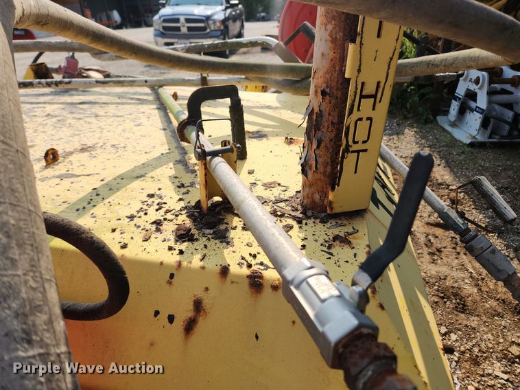 image for item LX9657 2005 Bomag Pro Tack TW250  melter applicator