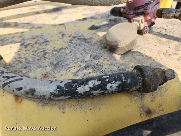 image for item LX9657 2005 Bomag Pro Tack TW250  melter applicator