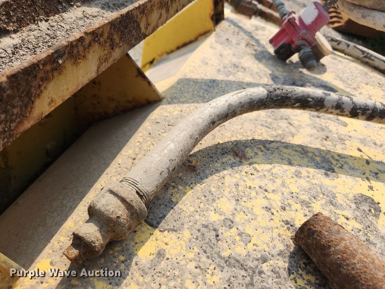 image for item LX9657 2005 Bomag Pro Tack TW250  melter applicator