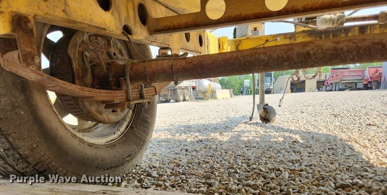 image for item LX9657 2005 Bomag Pro Tack TW250  melter applicator