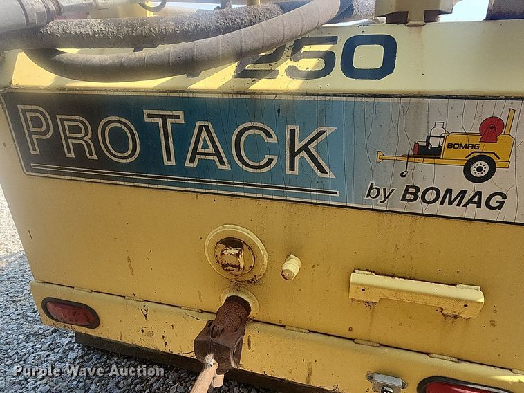 image for item LX9657 2005 Bomag Pro Tack TW250  melter applicator