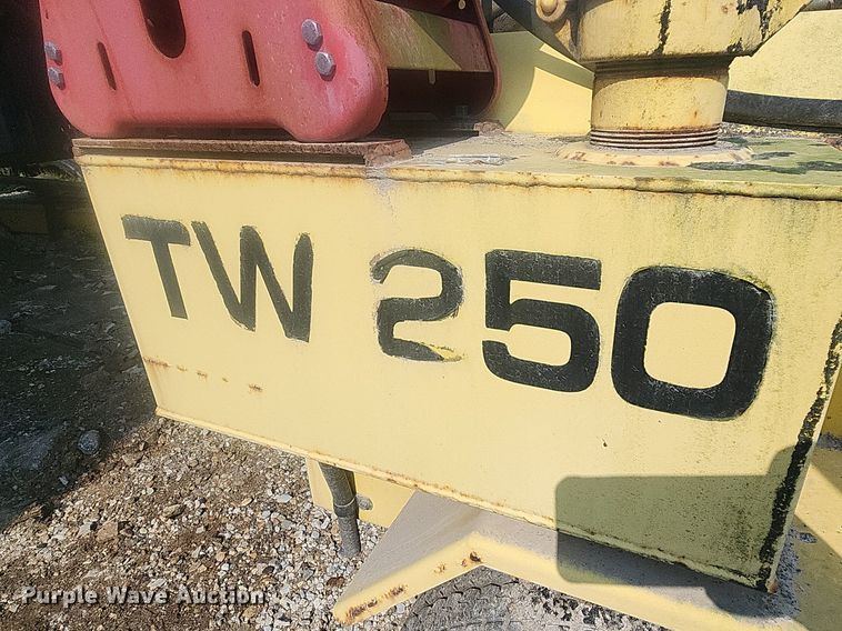 image for item LX9657 2005 Bomag Pro Tack TW250  melter applicator