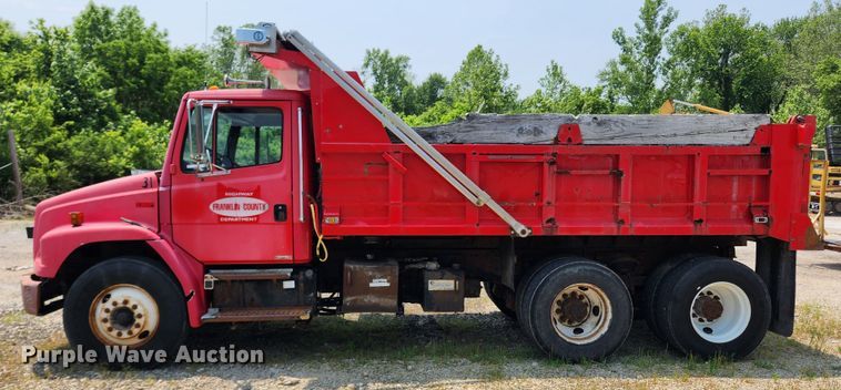 image for item LX9659 2004 Freightliner Business Class M2  dump truck