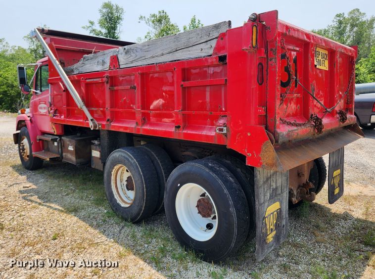 image for item LX9659 2004 Freightliner Business Class M2  dump truck