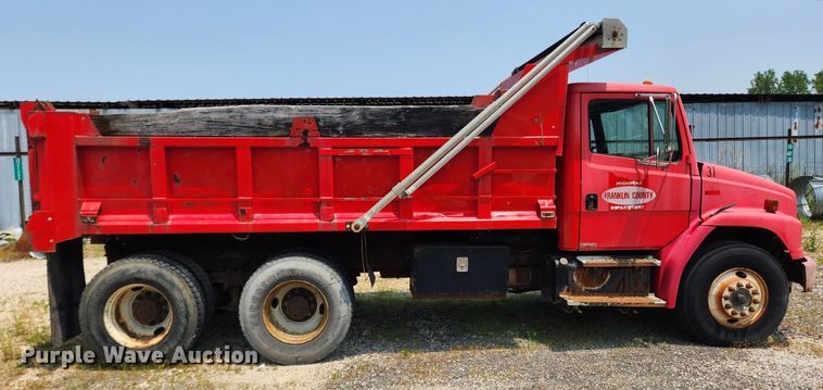 image for item LX9659 2004 Freightliner Business Class M2  dump truck