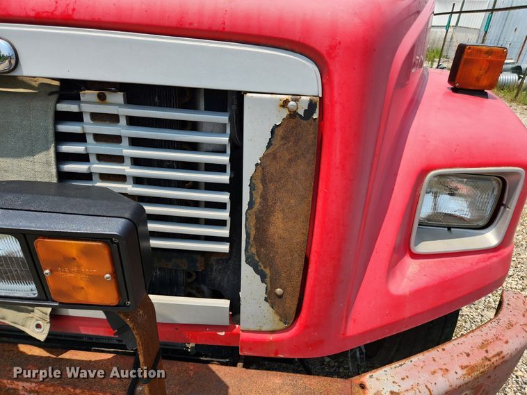 image for item LX9659 2004 Freightliner Business Class M2  dump truck