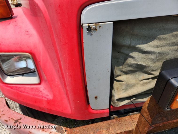 image for item LX9659 2004 Freightliner Business Class M2  dump truck