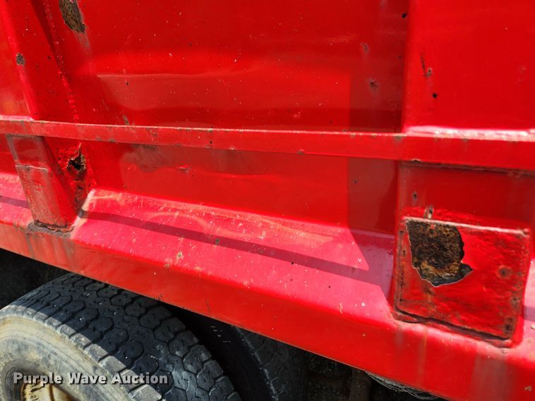 image for item LX9659 2004 Freightliner Business Class M2  dump truck