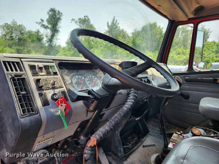 image for item LX9659 2004 Freightliner Business Class M2  dump truck