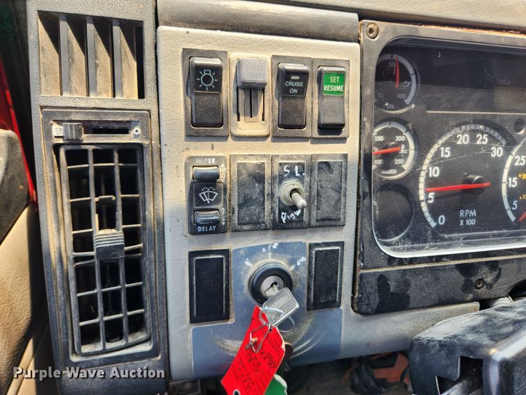 image for item LX9659 2004 Freightliner Business Class M2  dump truck