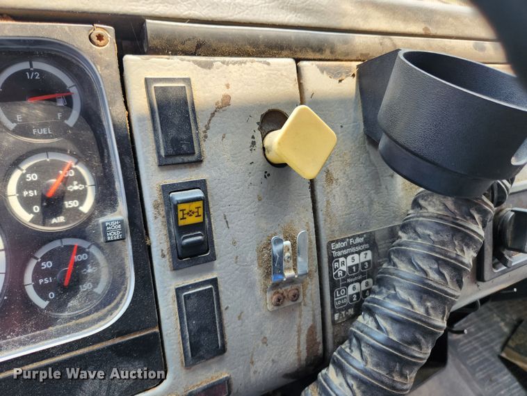 image for item LX9659 2004 Freightliner Business Class M2  dump truck