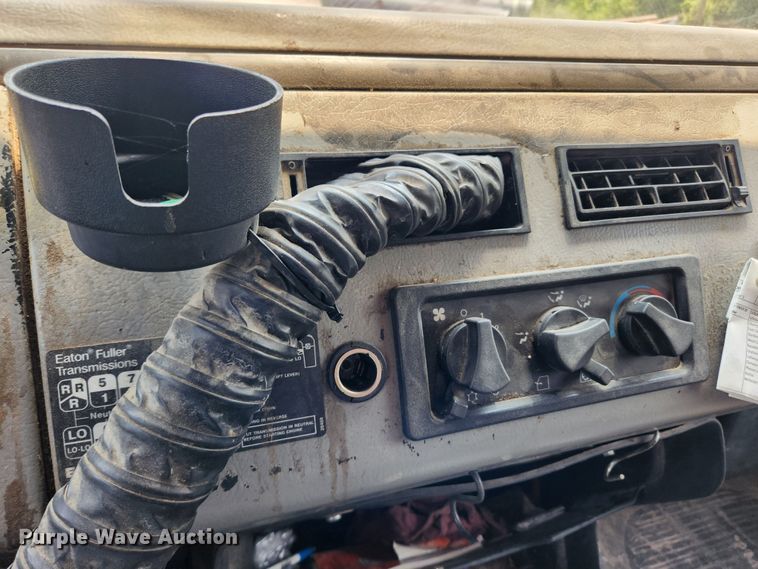 image for item LX9659 2004 Freightliner Business Class M2  dump truck