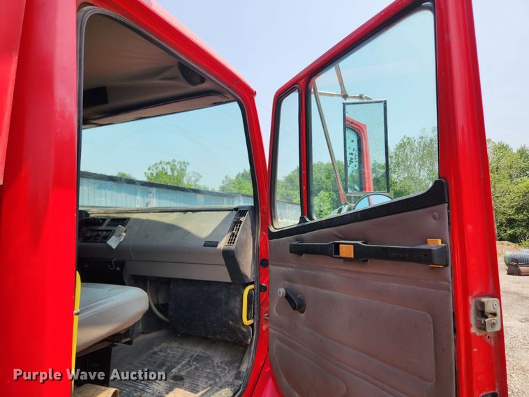 image for item LX9659 2004 Freightliner Business Class M2  dump truck