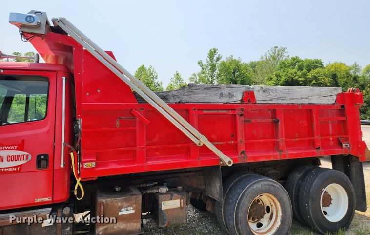 image for item LX9659 2004 Freightliner Business Class M2  dump truck