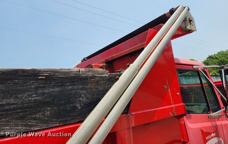 image for item LX9659 2004 Freightliner Business Class M2  dump truck