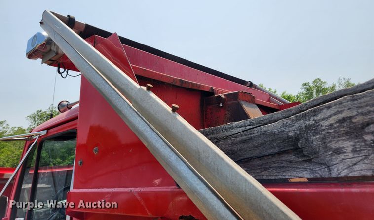 image for item LX9659 2004 Freightliner Business Class M2  dump truck