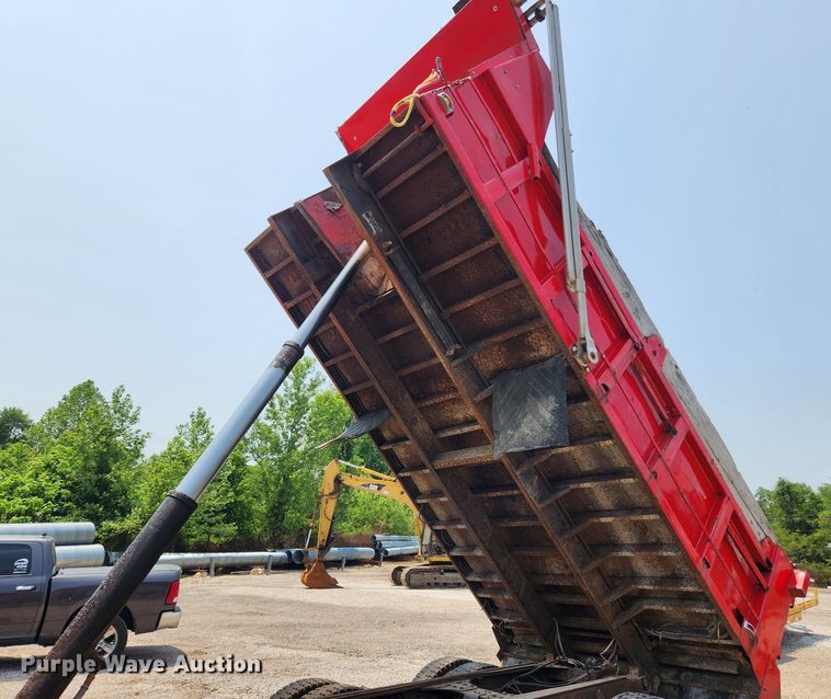 image for item LX9659 2004 Freightliner Business Class M2  dump truck