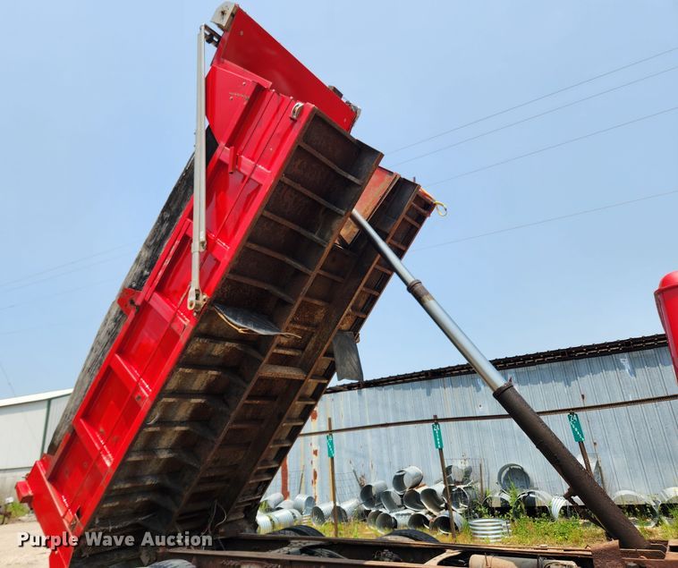 image for item LX9659 2004 Freightliner Business Class M2  dump truck