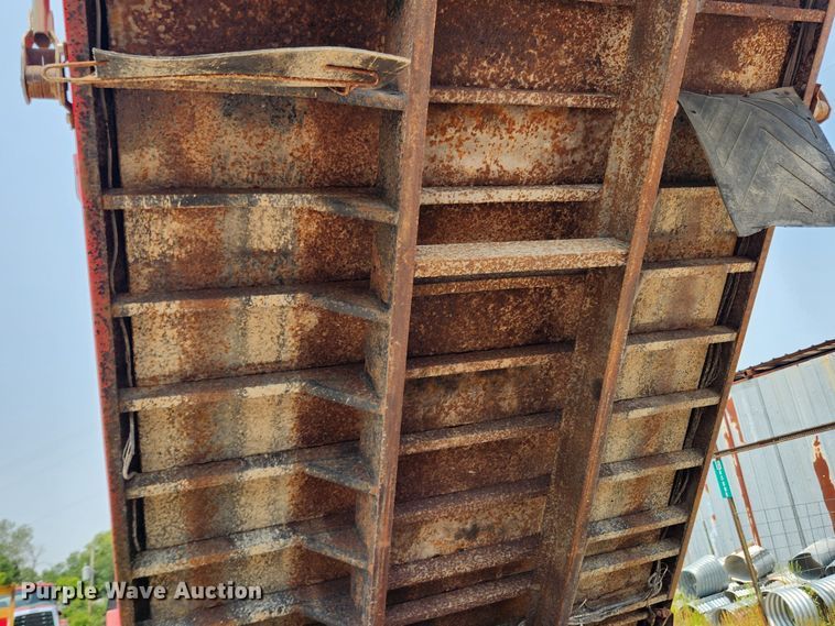 image for item LX9659 2004 Freightliner Business Class M2  dump truck