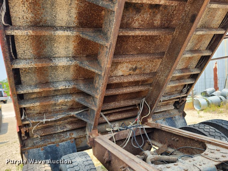 image for item LX9659 2004 Freightliner Business Class M2  dump truck