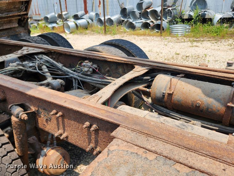 image for item LX9659 2004 Freightliner Business Class M2  dump truck