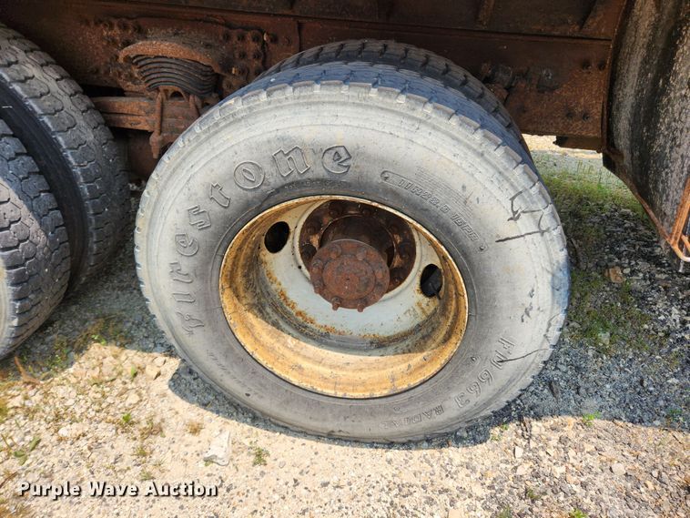 image for item LX9659 2004 Freightliner Business Class M2  dump truck